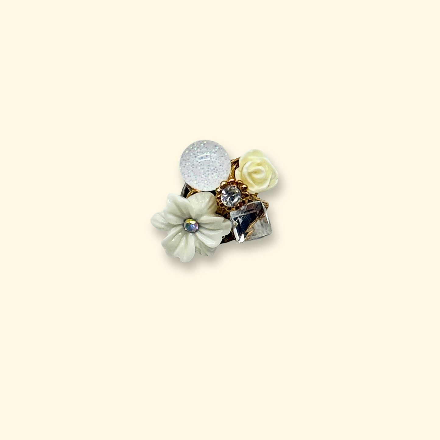 Delicate Flower Pearl Charm for pet collars, featuring a soft pastel flower and pearl combination, perfect for adding elegance to any collar