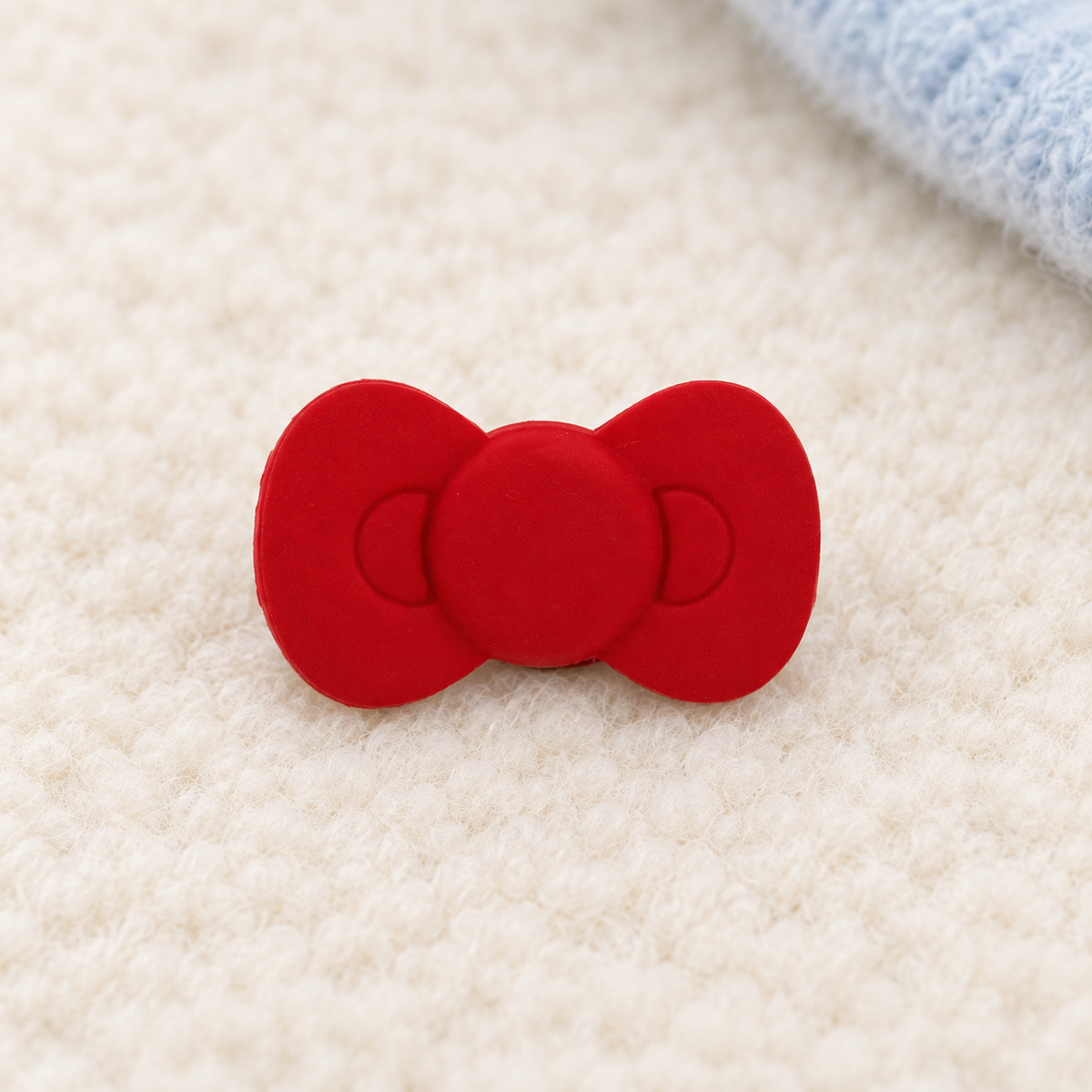 Red Christmas bow dog collar charm for DIY holiday styling and personalized Petiria Christmas collar combinations